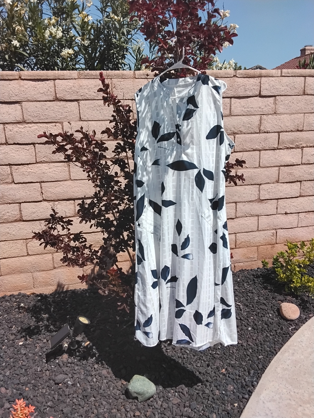 Source Unknown White Maxi Dress with Black Leaf Print - Picture 2 of 8